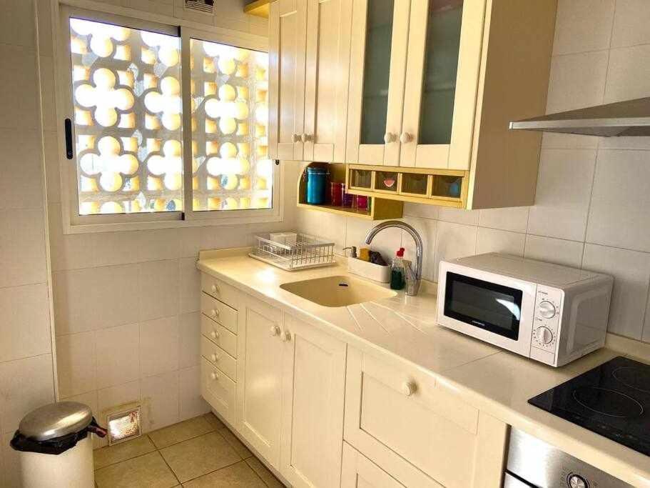 Apartamento Sea View By Solymar Holiday Torre Del Mar Bagian luar foto