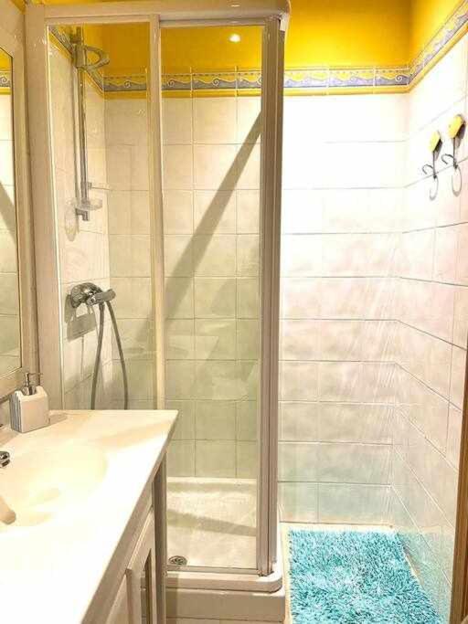 Apartamento Sea View By Solymar Holiday Torre Del Mar Bagian luar foto