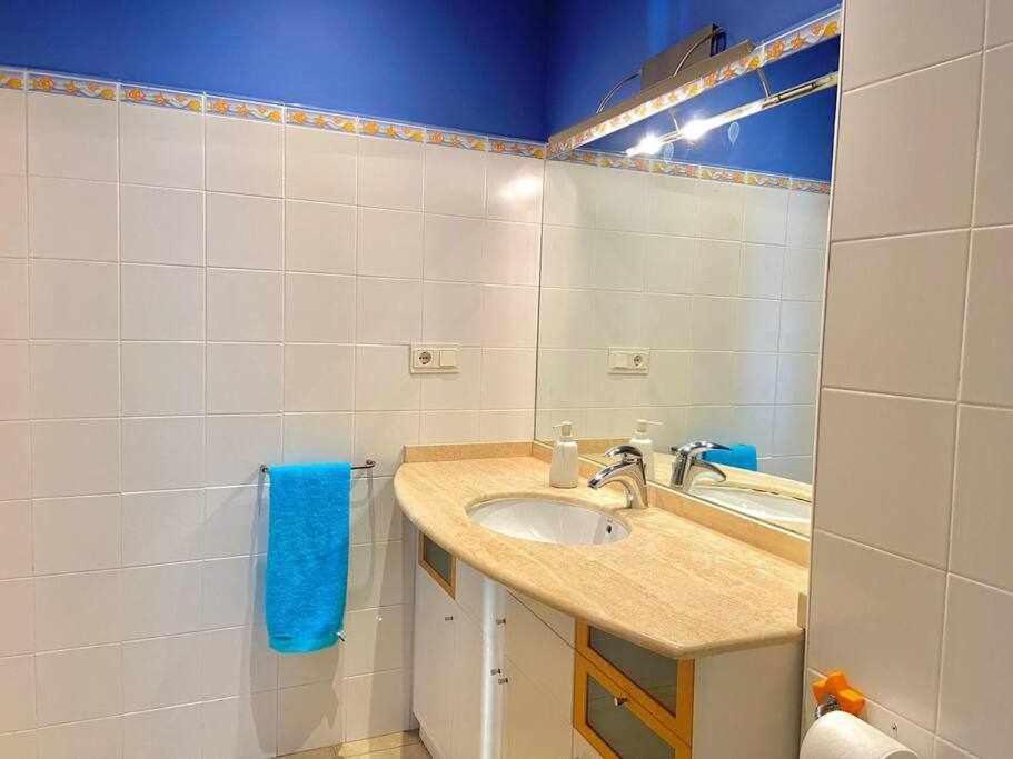 Apartamento Sea View By Solymar Holiday Torre Del Mar Bagian luar foto