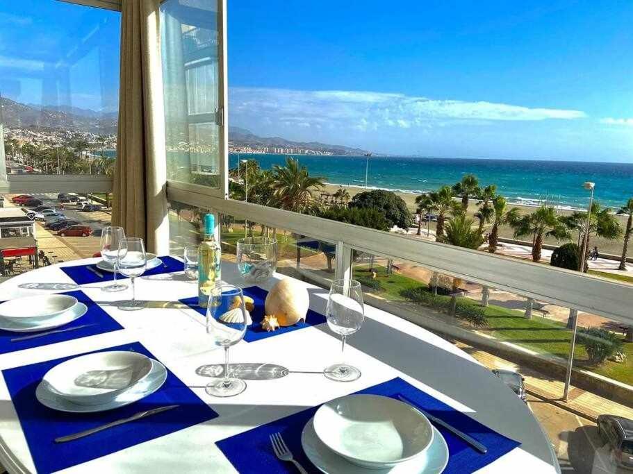 Apartamento Sea View By Solymar Holiday Torre Del Mar Bagian luar foto